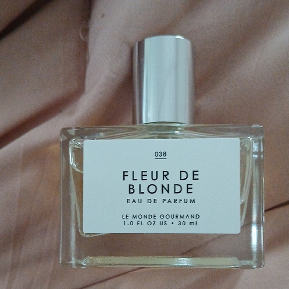 Fleur De Blonde Eau de Parfum with Silver Cap NWOB - Picture 1 of 1